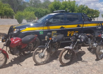 PRF apreende 4 motocicletas roubadas que seriam comercializadas e prende 3 pessoas